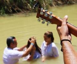 Un bautismo en Tierra Santa. 