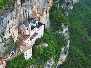Monte Baldo: el santuario en la roca