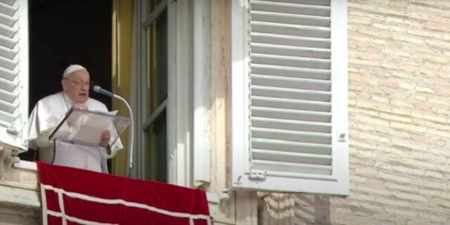 El Papa Francisco en la ventana del Palacio Apostólico en el Ángelus del 3 de marzo de 2024