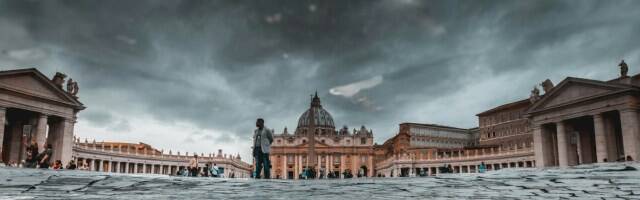 Una tormenta en el Vaticano. 