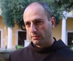 El padre Karakach es un franciscano natural de Alepo, Siria, donde es párroco 