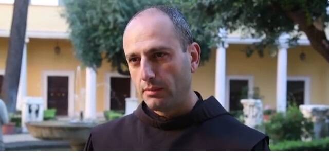 El padre Karakach es un franciscano natural de Alepo, Siria, donde es párroco 