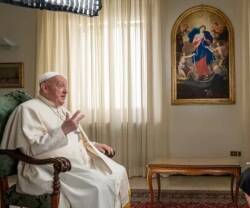 El Papa Francisco, con Nora O'Donnell en su última entrevista a la CBS. 