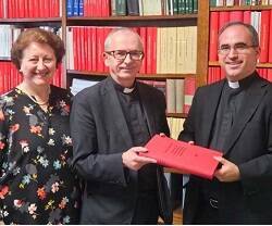 Lourdes Grosso y Fernando del Moral entregan su Informe Jubileo 2025 sobre mártires en Causa de los Santos en Roma