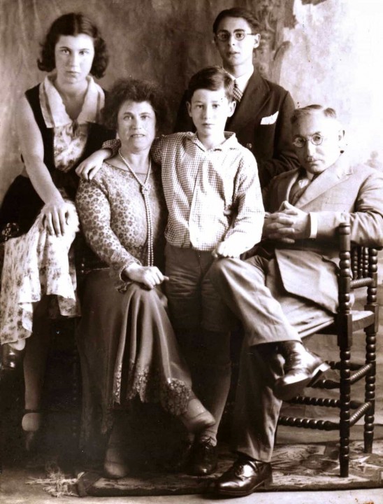 Etty Hillesum, joven, con su familia.