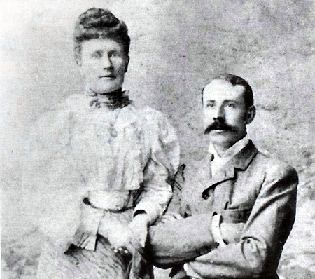 Elgar con su esposa Alice.
