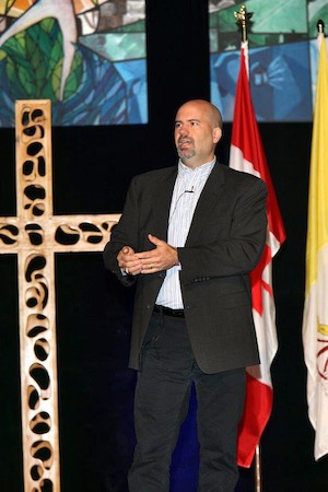 Marcel Lejeune, durante una de sus charlas de formación de evangelizadores.