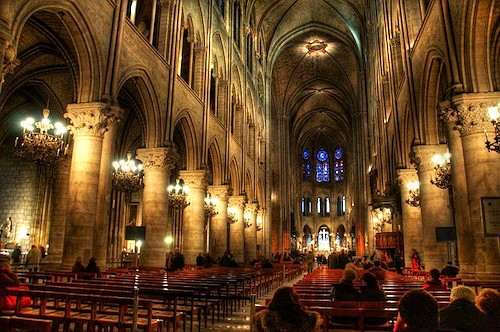 Interior de la catedral de Notre Dame de París.