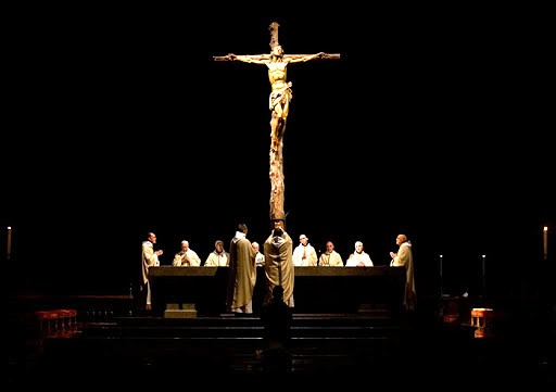 Momento de la consagración en la misa conventual de la abadía de la Santa Cruz del Valle de los Caídos.