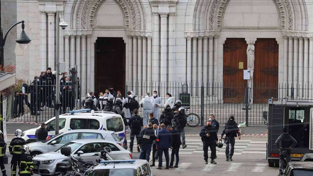 El atentado en Niza dejó tres víctimas mortales, asesinadas en la basílica de Nuestra Señora

