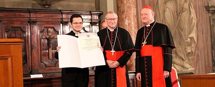 Javier Pueyo en 2018 al recoger su Premio de las Academias Pontificias