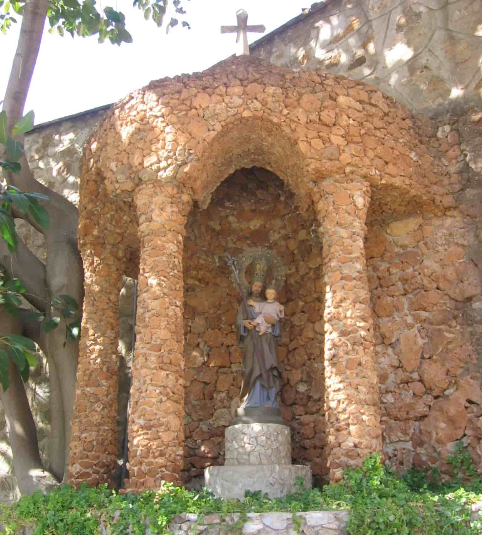 Estatua de San José de la Montaña en su santuario de Barcelona