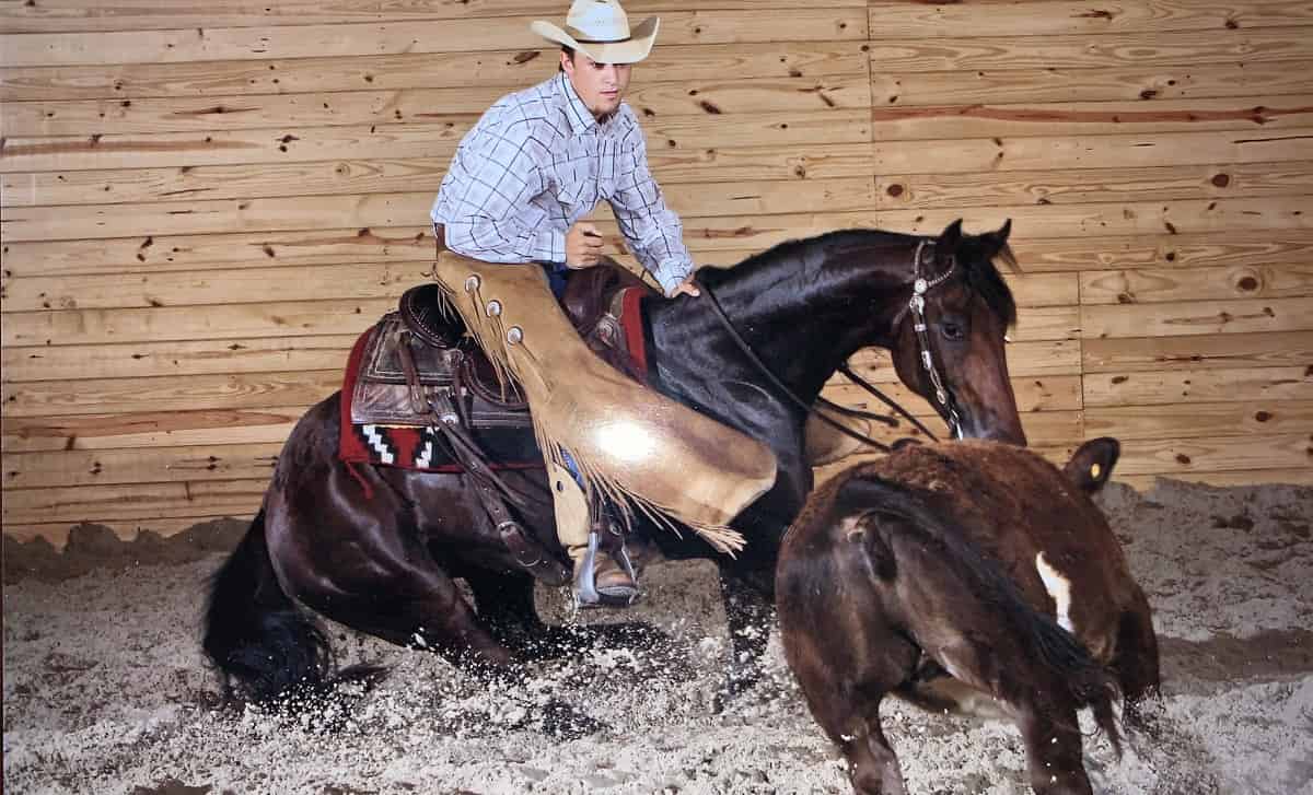 Benjamín King, en su rancho deTexas montado a caballo