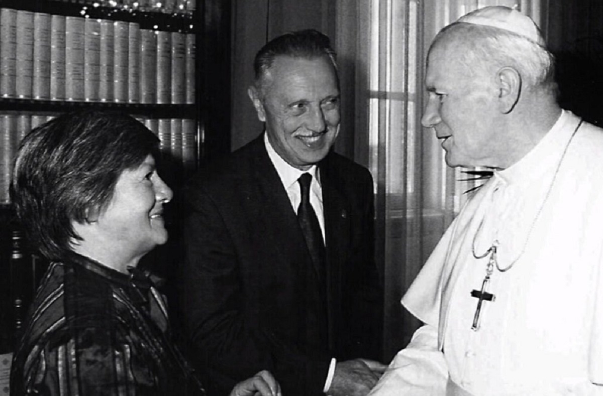 Jérôme Lejeune y su mujer Birthe, con San Juan Pablo II