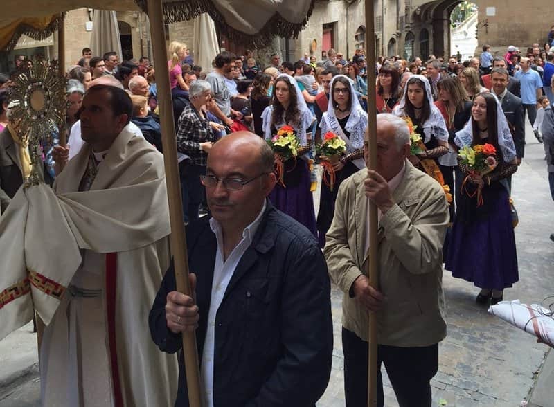 Procesión de Corpus Christi en Solsona con el obispo Novell