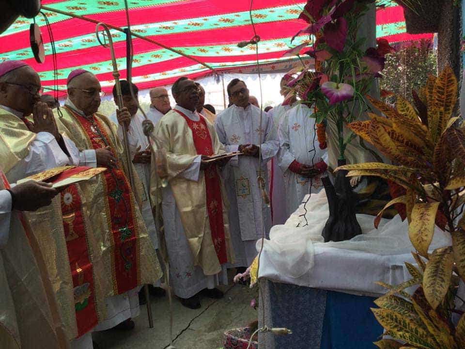 El obispo de Rajshahi acude al santuario de Bottola en 2021, pide a la Virgen por la paz y contra la pandemia -foto de 2018-