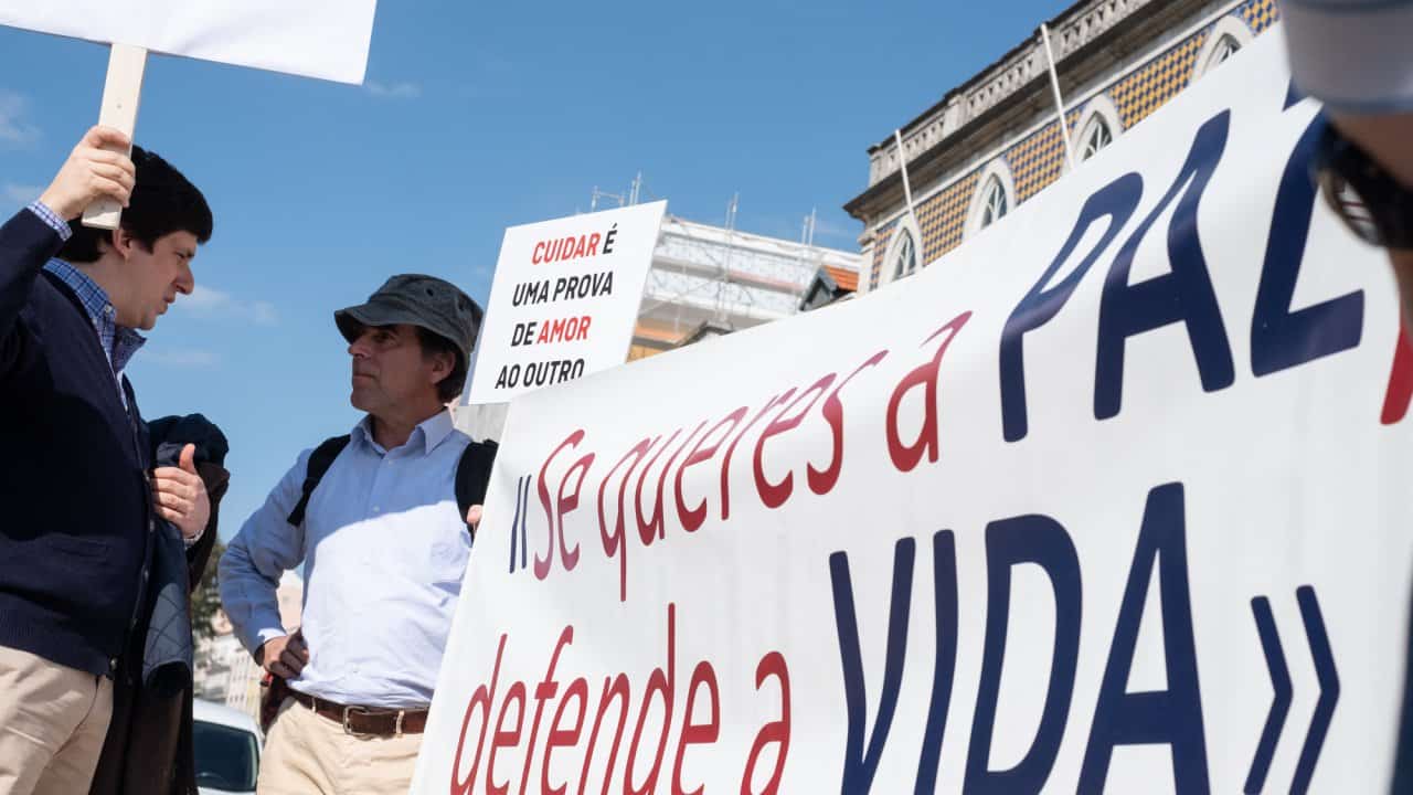 Manifestación provida contra la eutanasia en Portugal en febrero de 2020