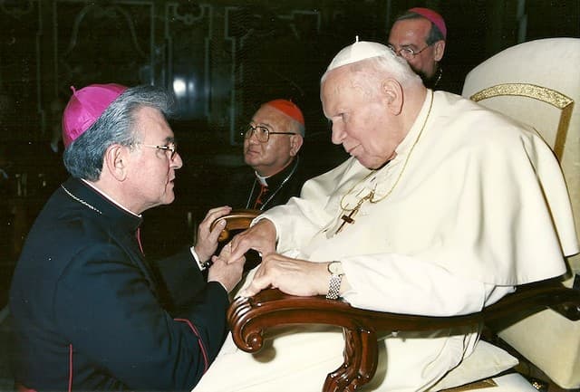Petr Esterka, con Juan Pablo II.