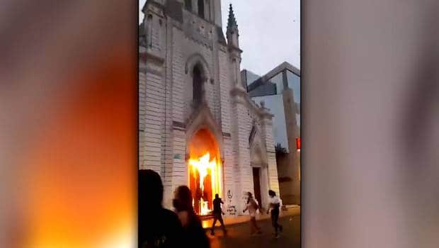 Ataque con fuego contra la catedral de Antofagasta, Chile, el 8 de marzo de 2021