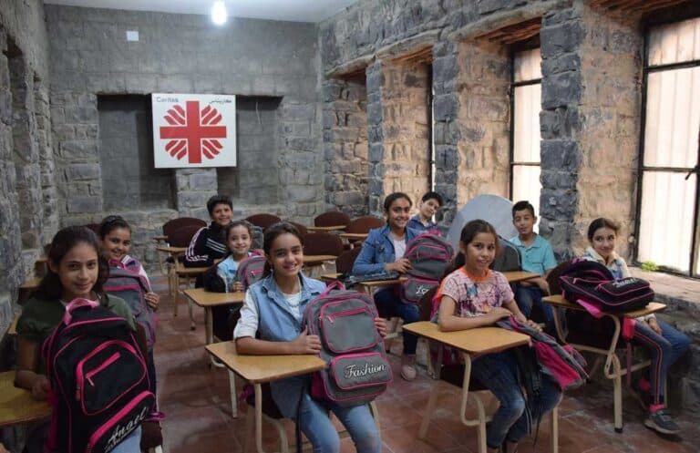 Niños en la escuela con el apoyo de Cáritas Siria