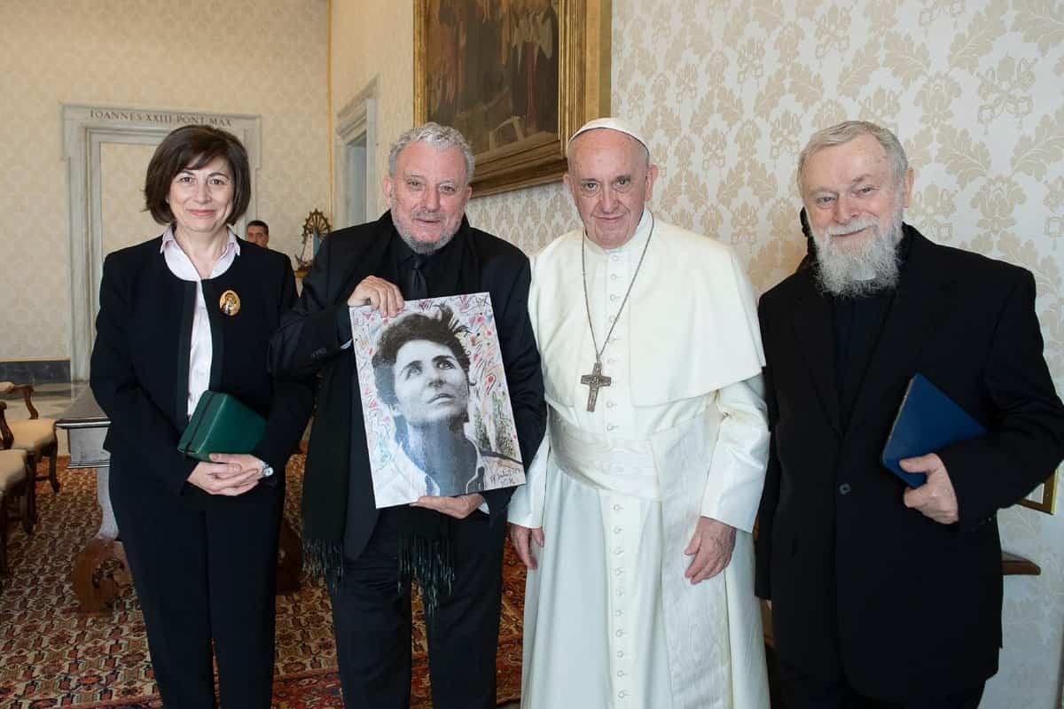 Kiko, junto al padre Mario y Ascensión, en un encuentro con el Papa

