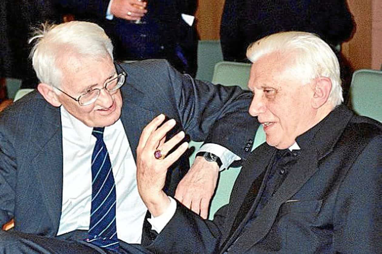 Habermas y el entonces cardenal Ratzinger en su encuentro famoso de 2004