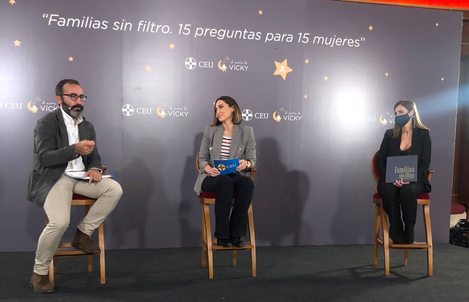 Tamara Falcó con el editor Pablo Velasco en la presentación del libro Familias Sin Filtro