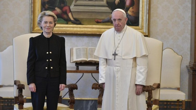 El Papa Francisco recibe a Ursula Von Der Leyen