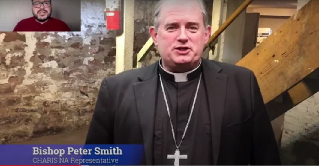 El obispo Peter Smith, de Portland, Oregon, es uno de los miembros de Charis, la coordinadora carismática católica mundial