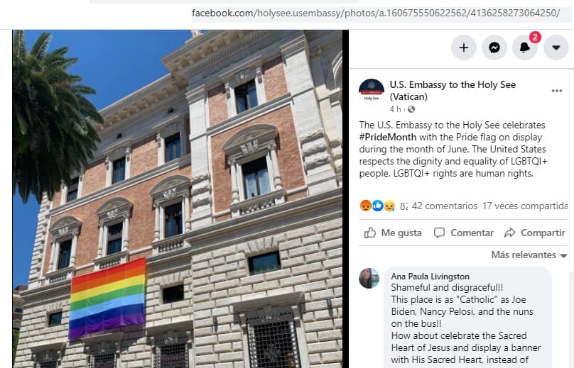 Propaganda del orgullo gay un mes en el balcón de la embajada de EEUU ante la Santa SEde