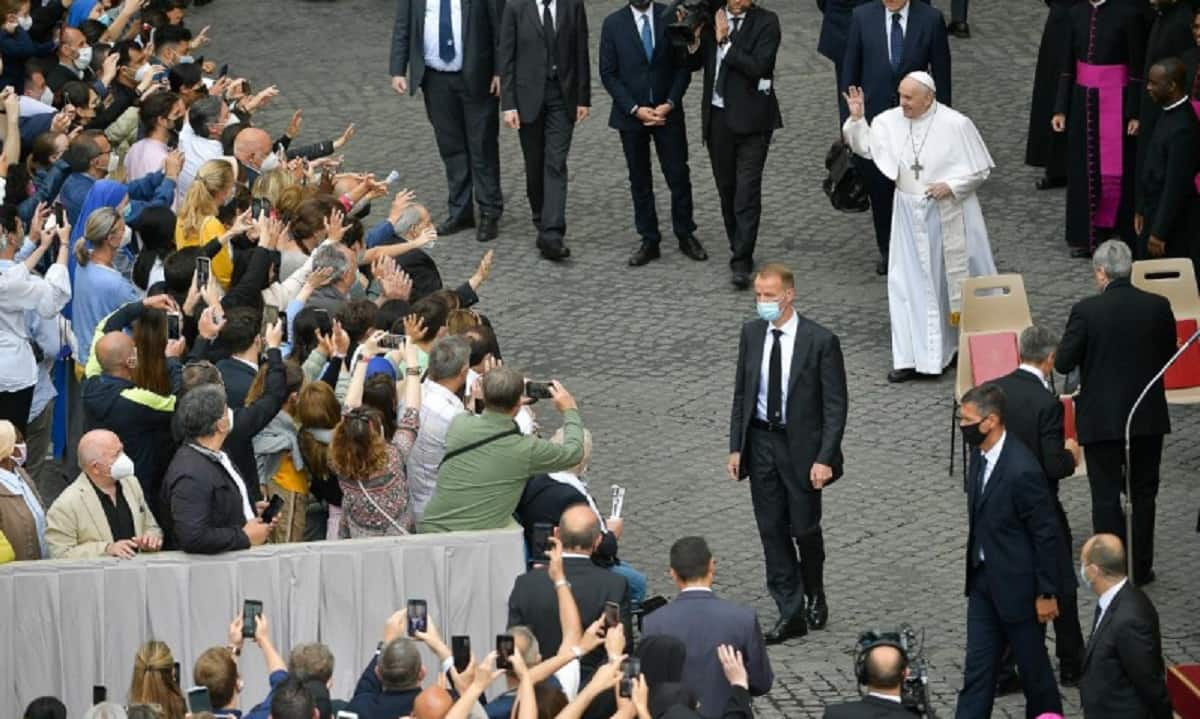 El Papa en la Audiencia General en el Patio de San Dámaso