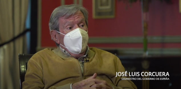 El socialista veterano José Luis Corcuera, con mascarilla, critica la ley de eutanasia
