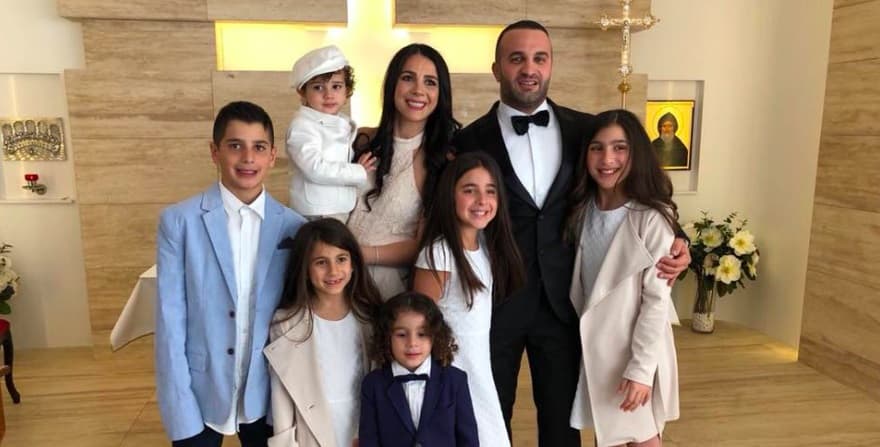 Danny y Leila Abdallah, con sus seis hijos