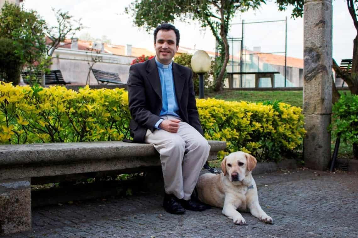 Tiago Varanda, con su perro guía 