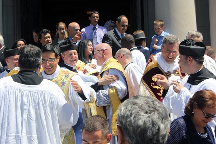 Ordenación de Sacerdotes de la Fraternidad Sacerdotal de San Pedro en la catedral de Santa Cecilia, en Omaha en 2018