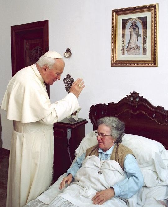 Madre Trinidad fue visitada en 1996 por Juan Pablo II cuando estaba enferma