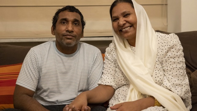 Shafaqat Emmanuel junto a su mujer, Shagufta Kausar.
