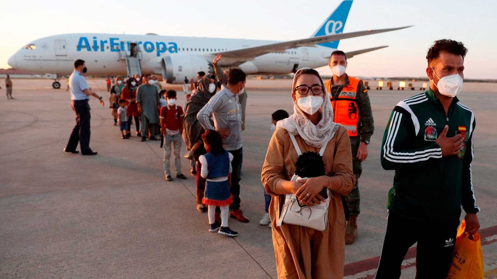 Evacuados de Agfanistán en la base aérea de Torrejón de Ardoz