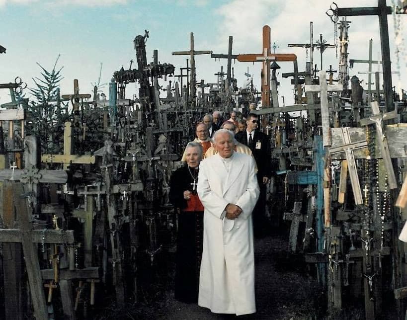 Visita de Juan Pablo II en 1993 a la colina de las cruces
