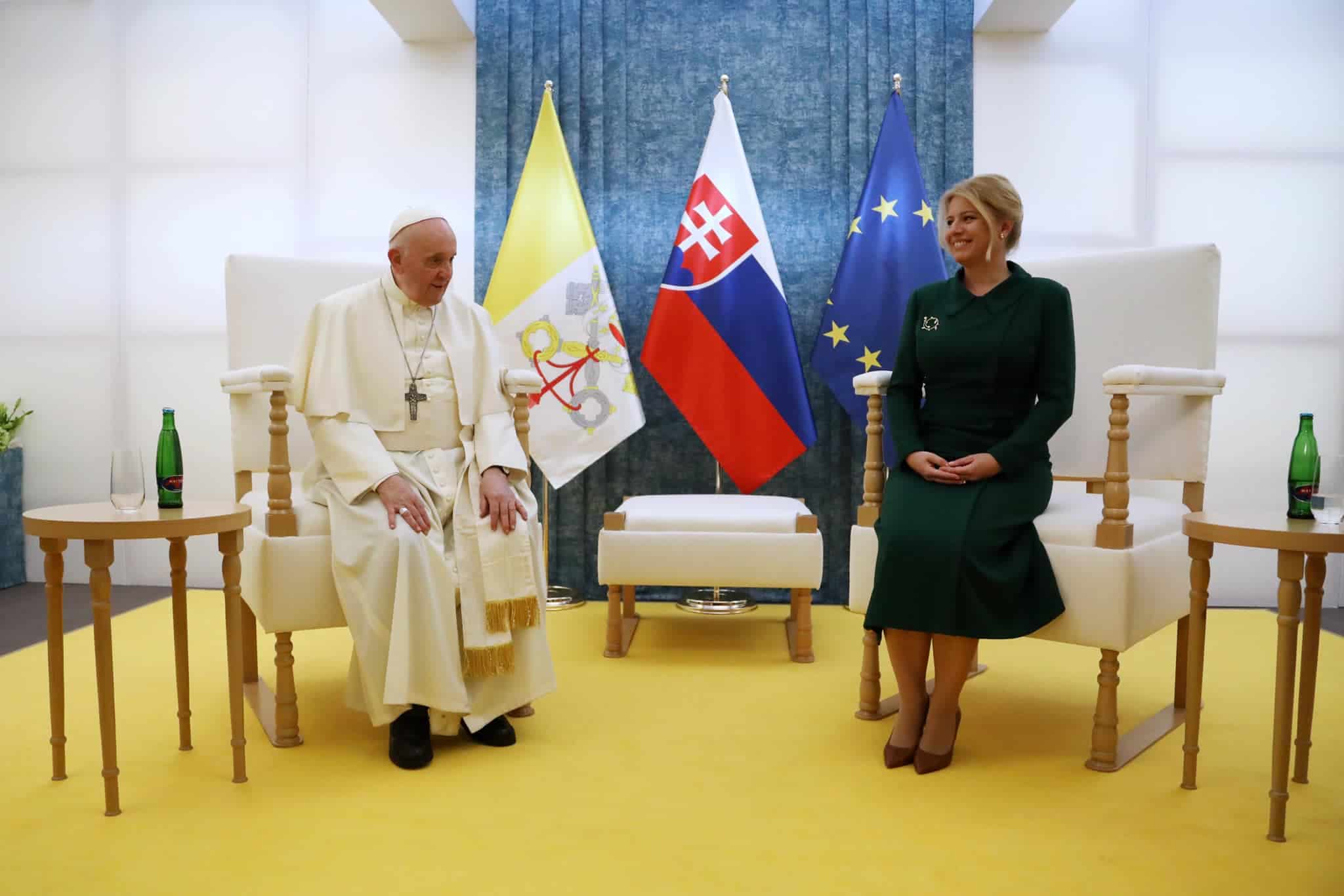 La presidenta eslovaca con el Papa en la Nunciatura de Bratislava