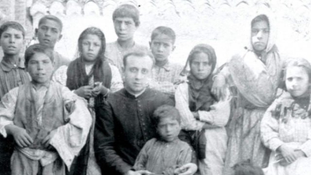 San Pedro Poveda Castroverde con niños y jóvenes. 
