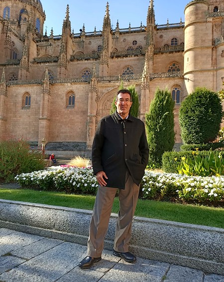 Marcelo Gullo, ante la catedral de Salamanca.