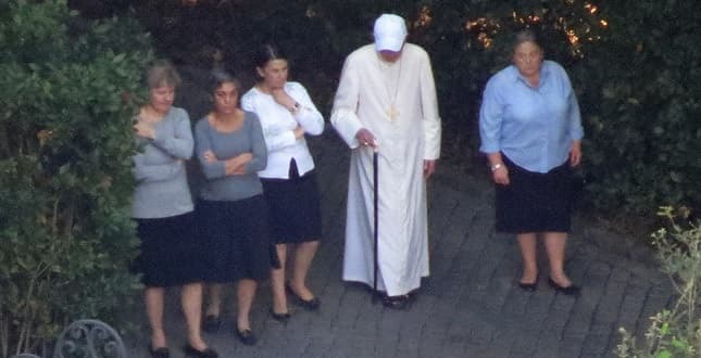 Benedicto XVI con algunas Memores Domini