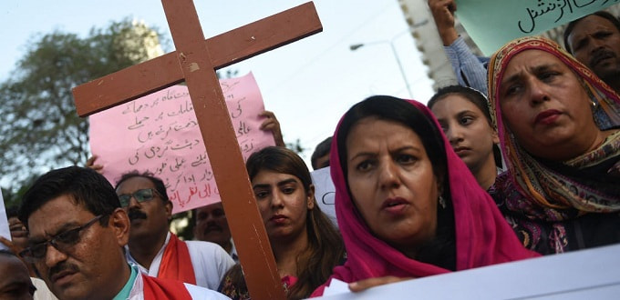 Manifestación de cristianos en Pakistán, defendiendo su fe, sus derechos y libertades