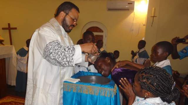 Bautismo del Instituto Cristo Rey en Gabón. 