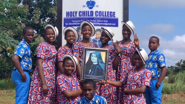 Colegio en Nigeria de las Hermanas del Nino Jesus.