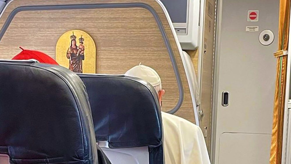 Papa Francisco viajando a Chipre. 