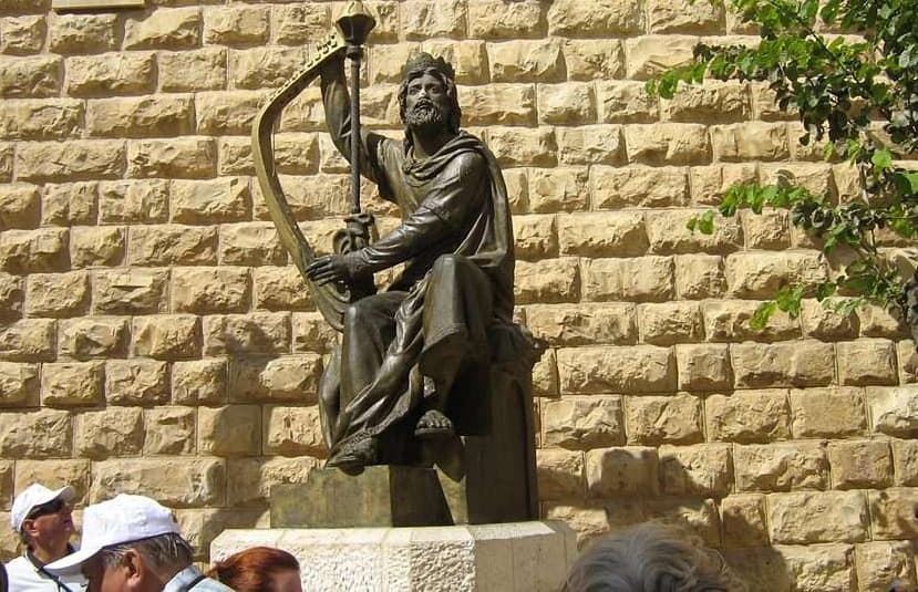 Estatua del Rey David situada en Jerusalén, justo en frente del Cenáculo