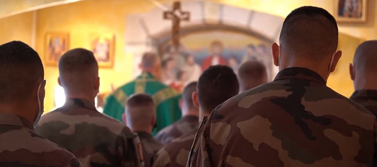 Legionarios franceses escuchando misa