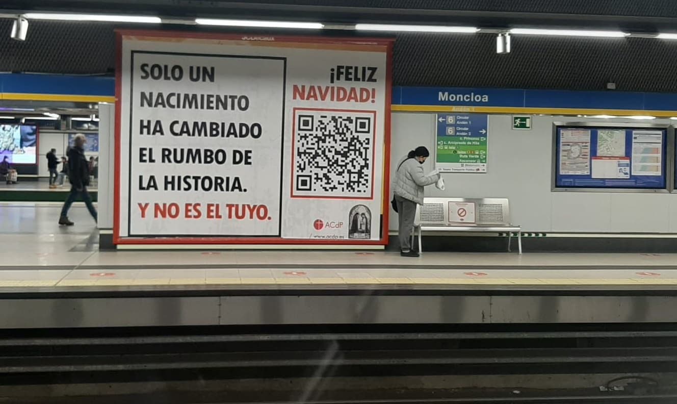 Anuncio de la ACdP en el metro de Madrid sobre el nacimiento que cambia la historia